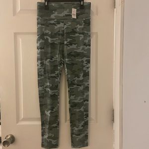Camo Print Lou & Grey Leggings (XS)